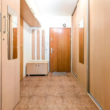 Mosiężna Przystań Homely By Bookinghost *