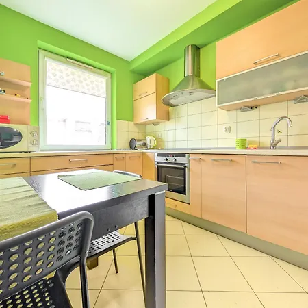 Mosiężna Przystań Homely By Bookinghost