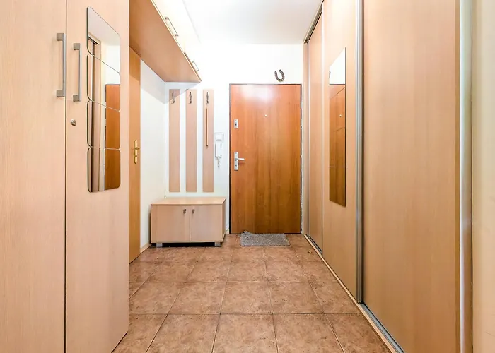 Mosiężna Przystań Homely By Bookinghost *