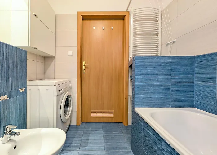 Mosiężna Przystań Homely By Bookinghost